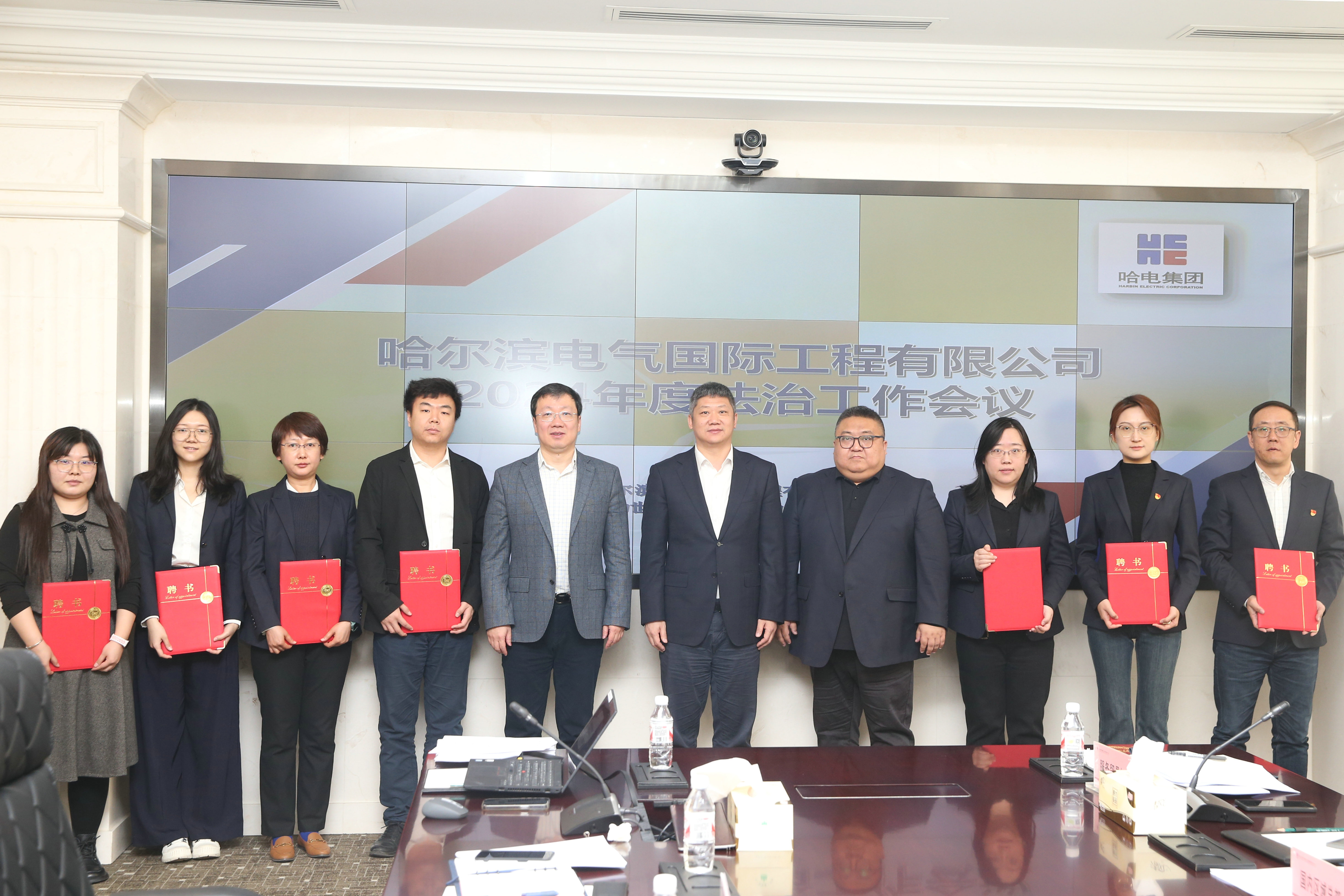 尊龙凯时人生就是搏国际为部分重点部分执法照料揭晓聘书.jpg